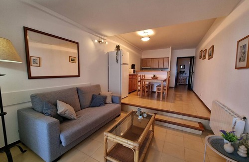 Pedrinya Apartment | Cozy apartment 50m from the beach with terrace