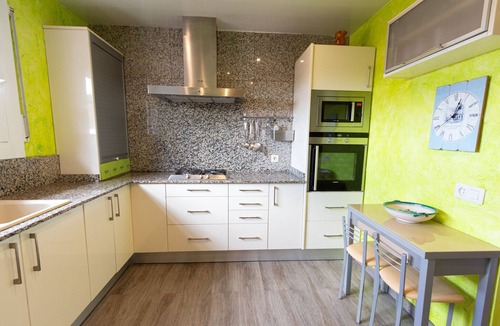 Pineda de Mar Villa | Cozy beach town villa for 8 - walk to beach!