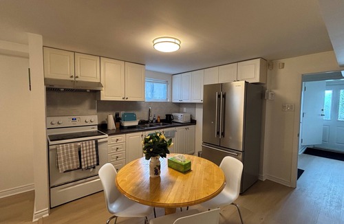 L'Amoreaux House | Cozy Bright Suite with Separate Entrance in Scarborough | Near Hospital