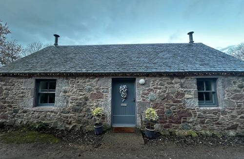 Murthly Villa | Cozy Cairnwell Farm Cottage