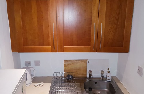 Port Glasgow Apartment | Cozy Coastal Apartment in historic Port Glasgow
