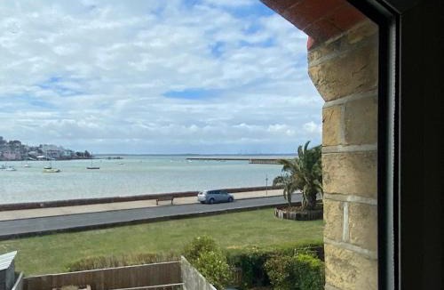 East Cowes House | Cozy coastguard cottage with sea views