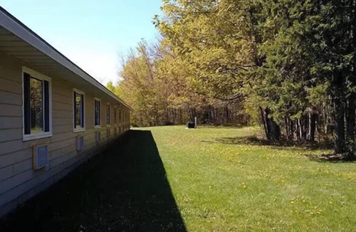 Colpoys Bay Apartment | Cozy Comfort Double Room 05– Peninsula Motel, Minutes from Wiarton Waterfront