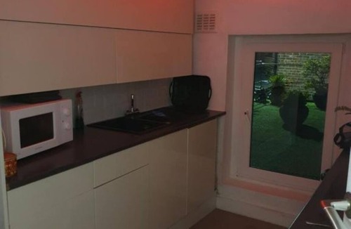 Warrington Apartment | Cozy Comfort & Modern Amenities at Planet 9, Warrington
