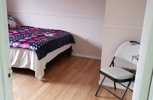 Milliken House | Cozy & Convenient Stay -3 Bedroom Townhouse - Home Away from Home