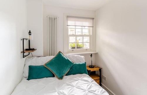 Newhaven Apartment | Cozy Cottage next to Newhaven Harbour