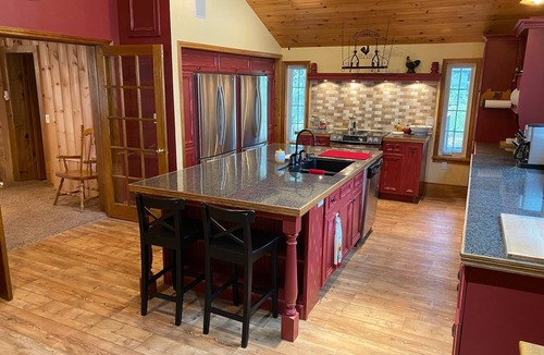 Burnt River Cottage | Cozy Cottage on Four Mile Lake