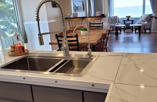 Pointe aux Roches House | Cozy-Family- Friends-Cottage/Kayaks/Paddle/Golf/Fishing/Fire Pit