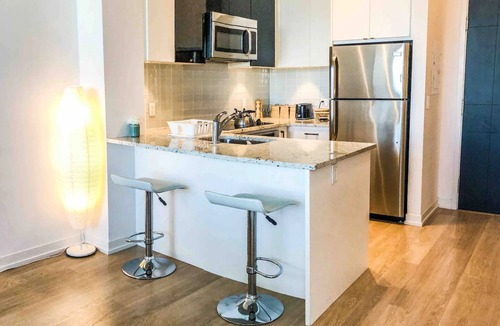 Mount Pleasant West Apartment | Cozy Furnished 1 Bedroom Condo - Midtown Toronto - Amazing Views