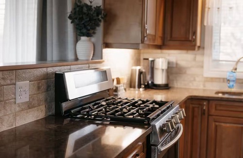 Ennismore House | Cozy GEM-near Peterborough-Freshly decorated-Lakeview