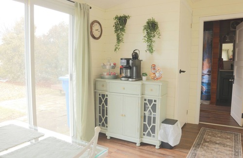 Boblo Island Cottage | Cozy hidden gem in Amherstburg with a view of Lake Erie.
