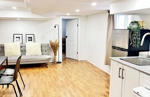 Woodbine - Lumsden House | Cozy home away from home in Upper Beaches - 2 min away from the subway station
