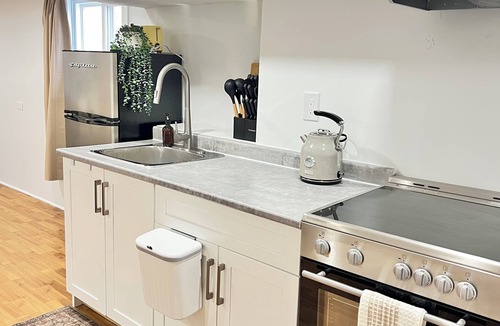Woodbine - Lumsden House | Cozy home away from home in Upper Beaches - 2 min away from the subway station