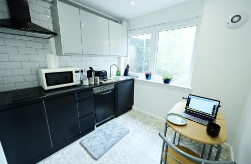 Luton Bed & Breakfast | Cozy House near Luton Airport