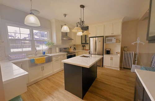 Niagara Falls House | cozy house walk to Falls
