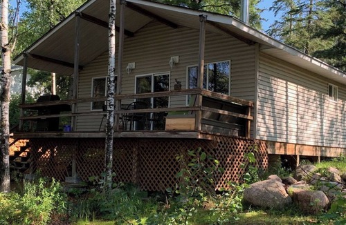 Falcon Lake Cabin | Cozy Lakefront Cabin 20km North of Kenora Ontario