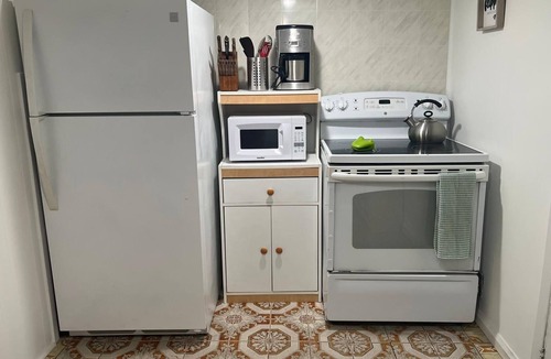 The Danforth Apartment | Cozy Modern Basement Suite | Quiet & Comfortable Stay