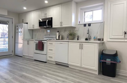 Oakville House | Cozy park view suit in Oakville