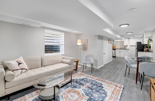 Windsor House | Cozy & Pet Friendly 2BR w/parking, mins from highway.