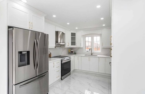 Mount Pleasant House | Cozy Private Bedroom in Dog-Loving Home – Meet Leo, Our Friendly Lab!