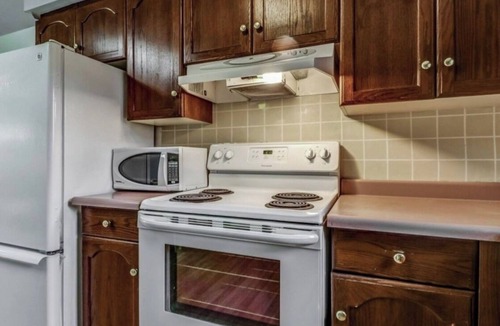 St. Catharines House | Cozy private room near Brock and 4th Ave