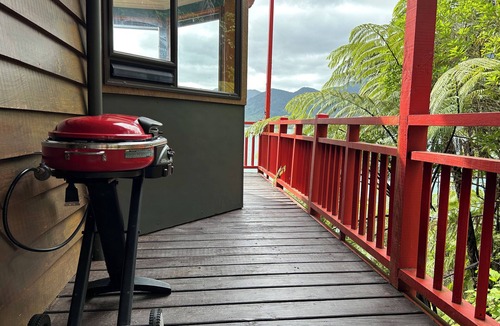 Moetapu Bay House | Cozy retreat, accessible by road and water, with amazing views!