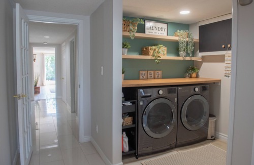Pleasant View House | Cozy Retro Suite with Garden Walkout, Games & Lounge!