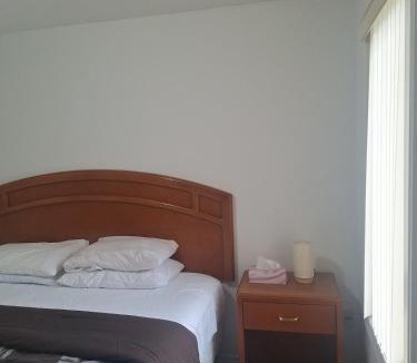 Thorncliffe Park House | Cozy Room in Vibrant Hub-20m to World Cup Stadium