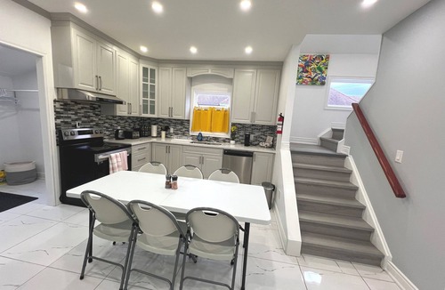 Fallsview House | Cozy, Spacious, Luxury Home - Walk to N Falls - EV Charging Facility - Fits 12
