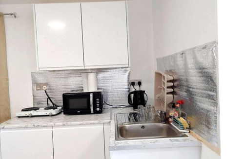 Emerson Park Apartment | Cozy Studio in Hornchurch with Extra Bed