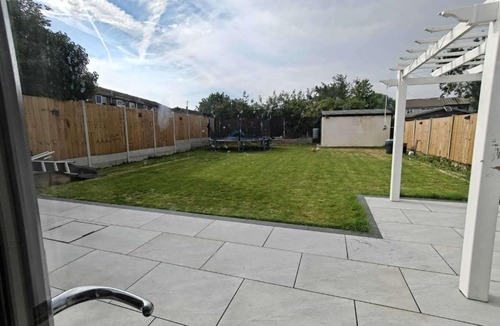 Emerson Park Apartment | Cozy Studio in Hornchurch with Extra Bed