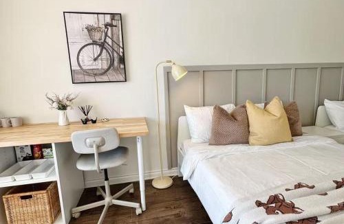 Steeles House | Cozy Studio with 2 Beds & Private Bathroom