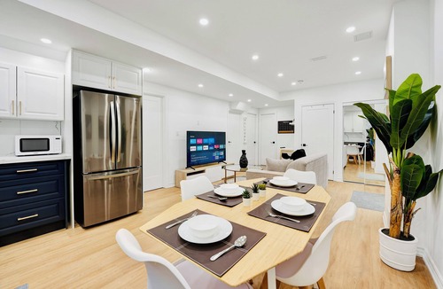 Whitby Apartment | Cozy, warm and inviting Oasis 2BRM | 1 Bathroom | Kitchen