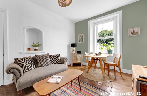 Leith Apartment | Cozy with Character Cochrane Cottage at Leith Links Park