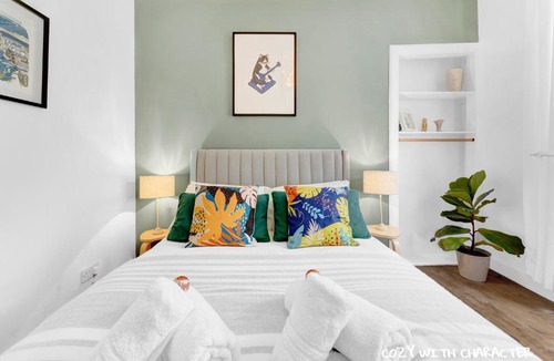 Leith Apartment | Cozy with Character Cochrane Cottage at Leith Links Park