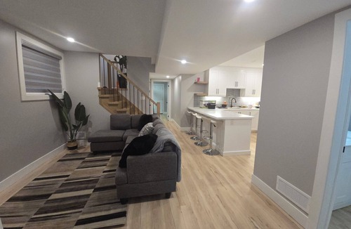 Rosemount Apartment | Cozy2Bedroom Basement Apartment.5mins walk2key amenities & malls.Family-friendly