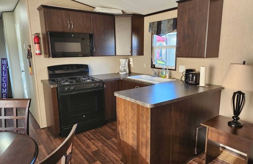Virgil Cottage | CozyCottage in Niagara On The Lake with Vinyard View 10 minutes from Downtown