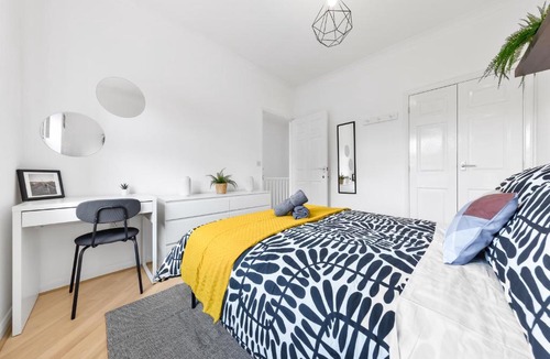 Poplar Apartment | Cozylease Canary Wharf 3BR - AI Gym,Workspace,Garden