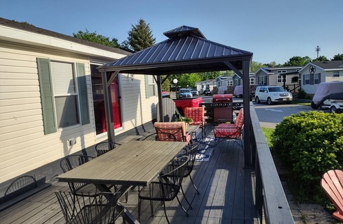 Sherkston Cottage | Cruise Sherkston in Style! 3-Bedroom Trailer Near Amenities w/Golf Cart