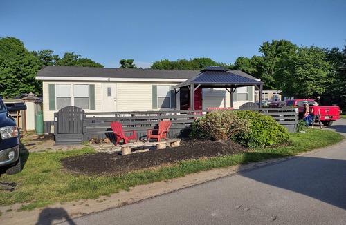Sherkston Cottage | Cruise Sherkston in Style! 3-Bedroom Trailer Near Amenities w/Golf Cart