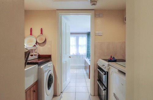 Bradwell-on-Sea Cottage | CURRY FARM, pet friendly, with a garden in Bradwell-On-Sea