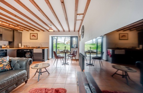 Llanfihangel-Ystrad House | Cwtch Bee - One Bedroom House, Sleeps 2