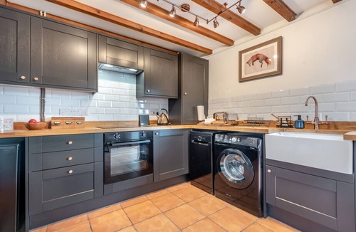 Llanfihangel-Ystrad House | Cwtch Bee - One Bedroom House, Sleeps 2