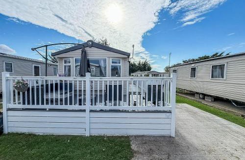 Beckingham House | D Area, 2 Bed, 6 Berth Caravan With Decking And Unlimited Wi-Fi Opal Rated 36046D