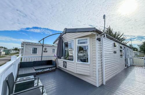 Beckingham House | D Area, 2 Bed, 6 Berth Caravan With Decking And Unlimited Wi-Fi Opal Rated 36046D