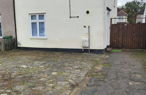 Goresbrook House | Dagenham - House - Stay5 - Parking - GreatLocation