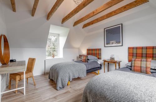 Lochearnhead Villa | Dalveich Cottage, hot tub, 2 bedroom, Lochearnhead