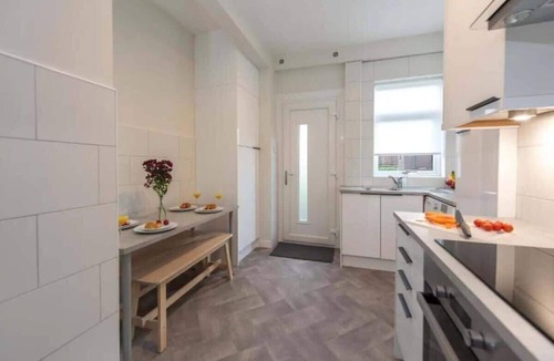 Hamilton House | Dalziel House-3 bedroom Hamilton