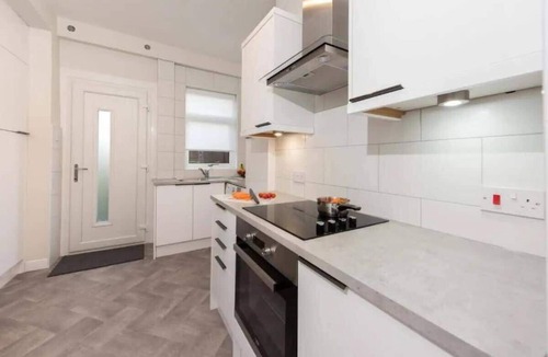 Hamilton House | Dalziel House-3 bedroom Hamilton