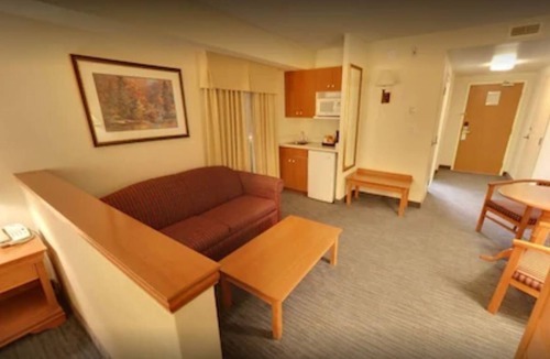 Niagara Falls Hotel | Days Inn & Suites by Wyndham Niagara Falls Centre St. By the Falls